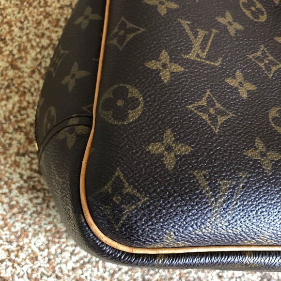 Authentic Louis Vuitton Deauville w lock - Picture 5 of 8